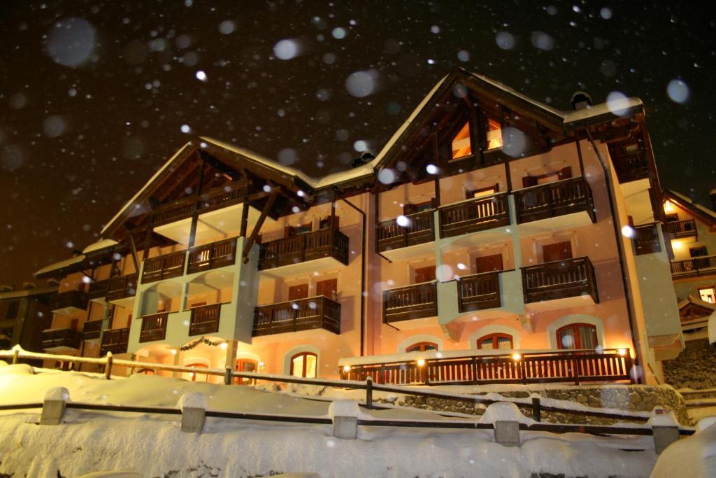 Hotel Residence Dahu Passo del Tonale Exterior photo